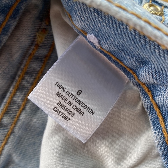 Old Navy ultra low rise light wash distressed denim skirt sz 6 - Picture 5 of 7